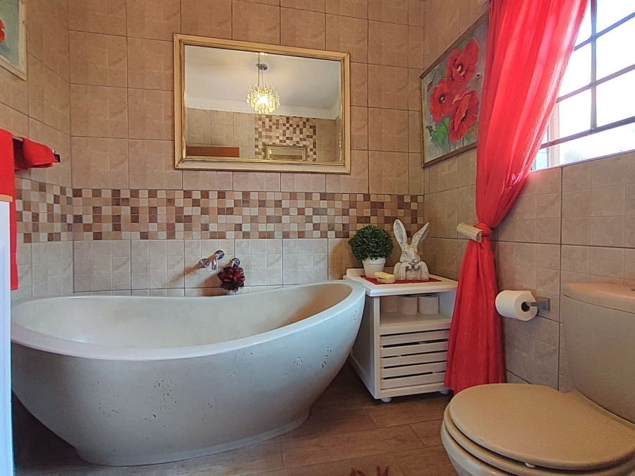 5 Bedroom Property for Sale in Stilfontein Ext 4 North West